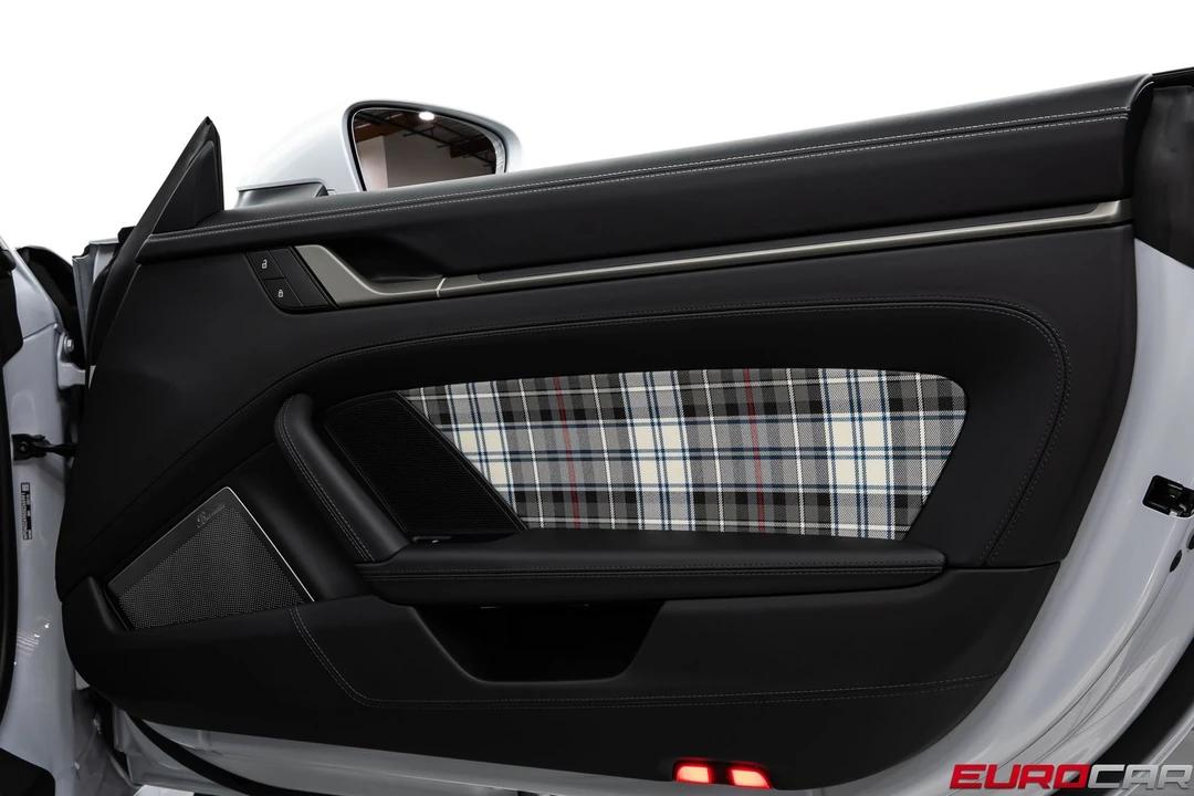 2025 Porsche 992 Turbo - Image 27 of 31