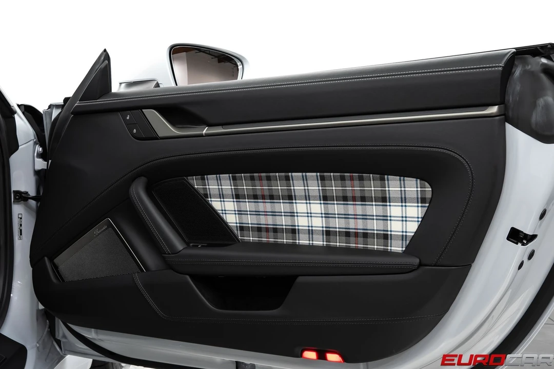 2025 Porsche 992 Turbo - Image 28 of 31