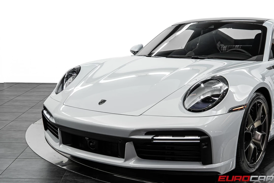2025 Porsche 992 Turbo - Image 14 of 31