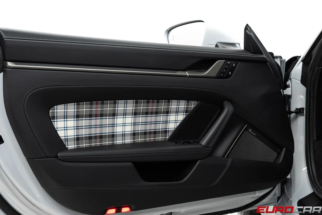 2025 Porsche 992 Turbo - Image 29 of 31