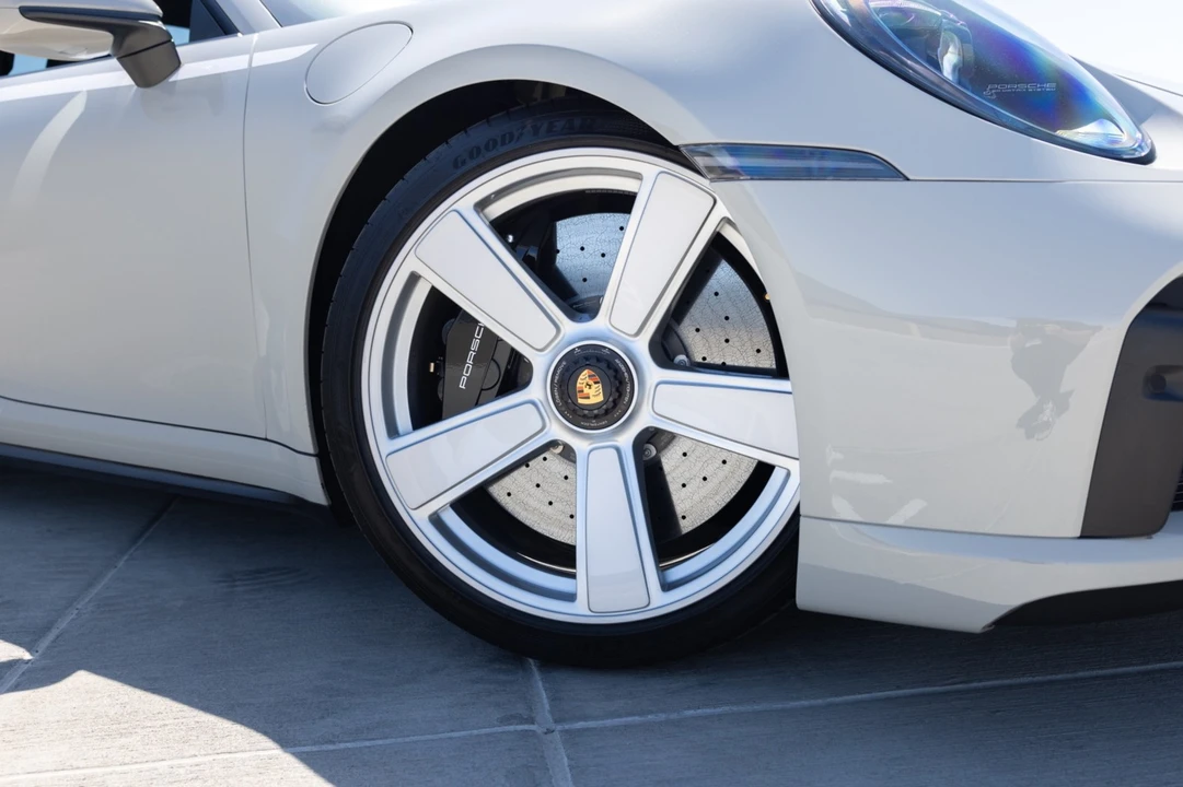 2025 Porsche 992 Turbo - Image 12 of 31