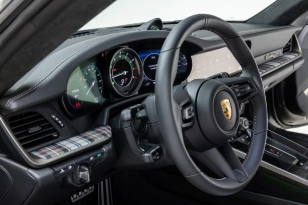 2025 Porsche 992 Turbo - Image 6 of 9