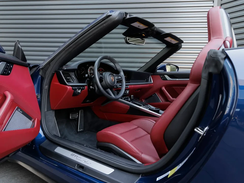 2025 Porsche 992 Turbo - Image 4 of 7