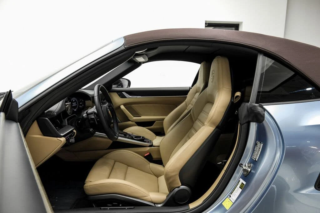 2025 Porsche 992 Turbo - Image 10 of 31