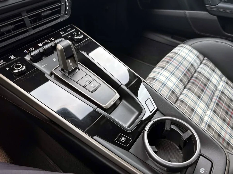 2025 Porsche 992 Turbo - Image 27 of 30
