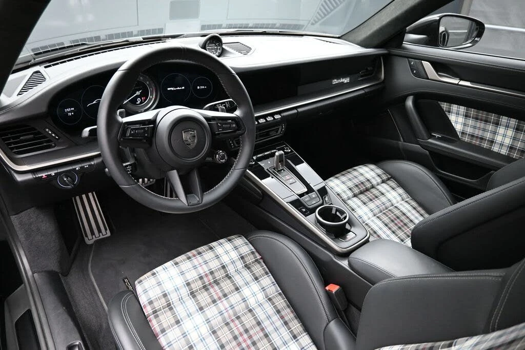 2025 Porsche 992 Turbo - Image 4 of 31