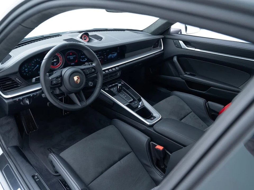 2025 Porsche 992 Turbo - Image 4 of 31
