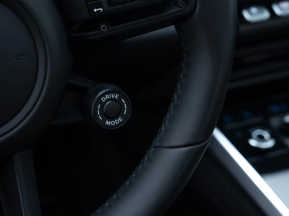 2025 Porsche 992 Turbo - Image 28 of 31