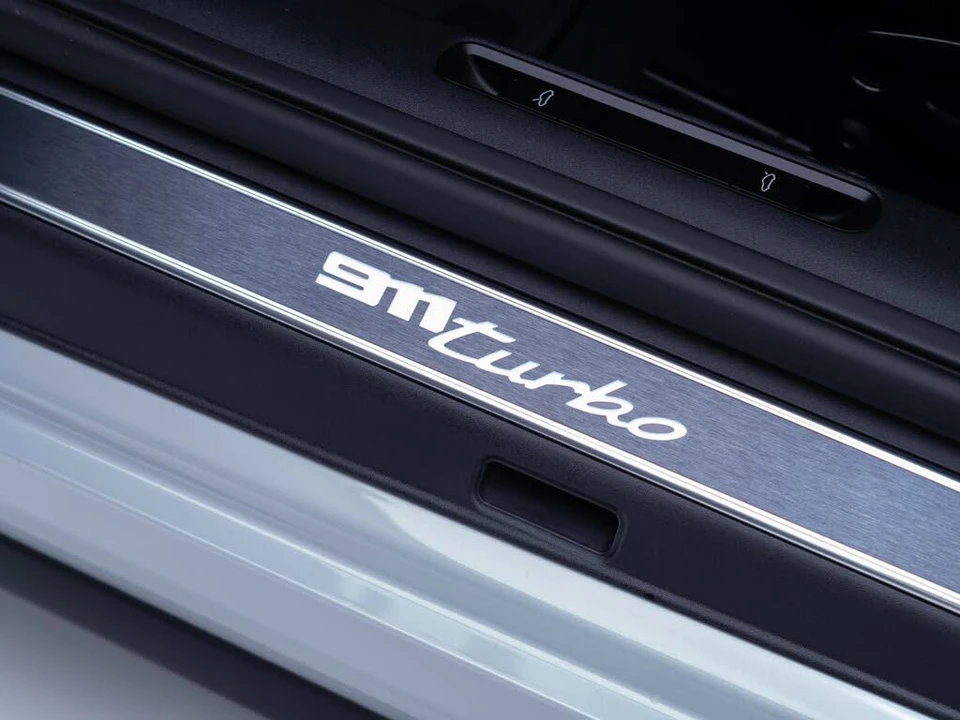 2025 Porsche 992 Turbo - Image 14 of 31