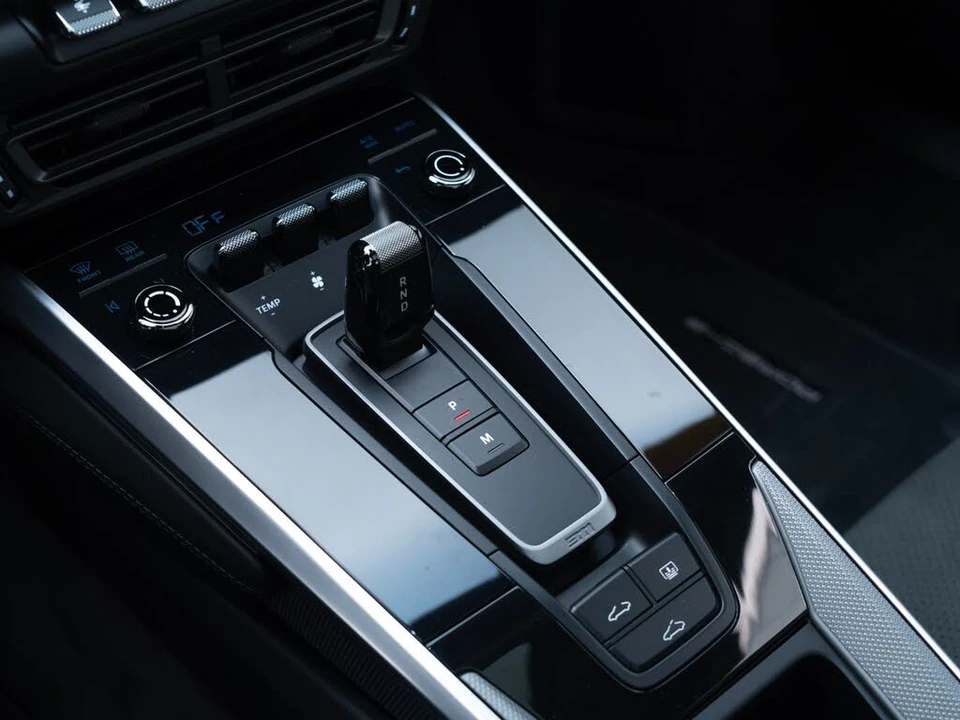 2025 Porsche 992 Turbo - Image 27 of 31