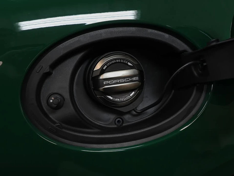 2025 Porsche 992 Turbo - Image 19 of 31