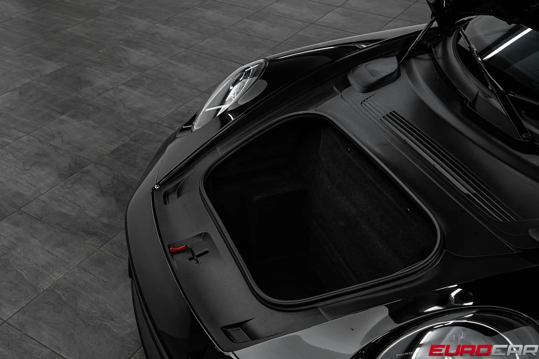 2025 Porsche 992 Turbo - Image 10 of 31
