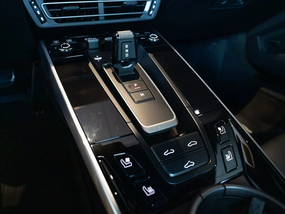 2025 Porsche 992 Turbo S - Image 19 of 27