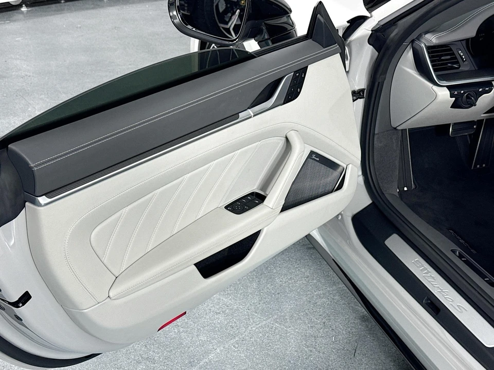 2025 Porsche 992 Turbo S - Image 19 of 31
