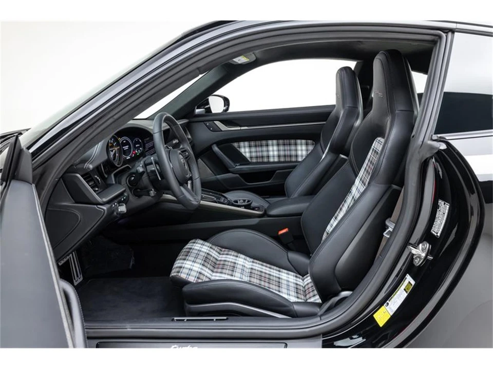 2025 Porsche 992 Turbo - Image 14 of 31