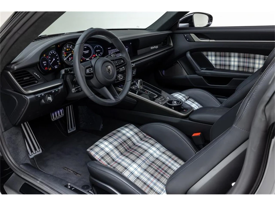 2025 Porsche 992 Turbo - Image 15 of 31