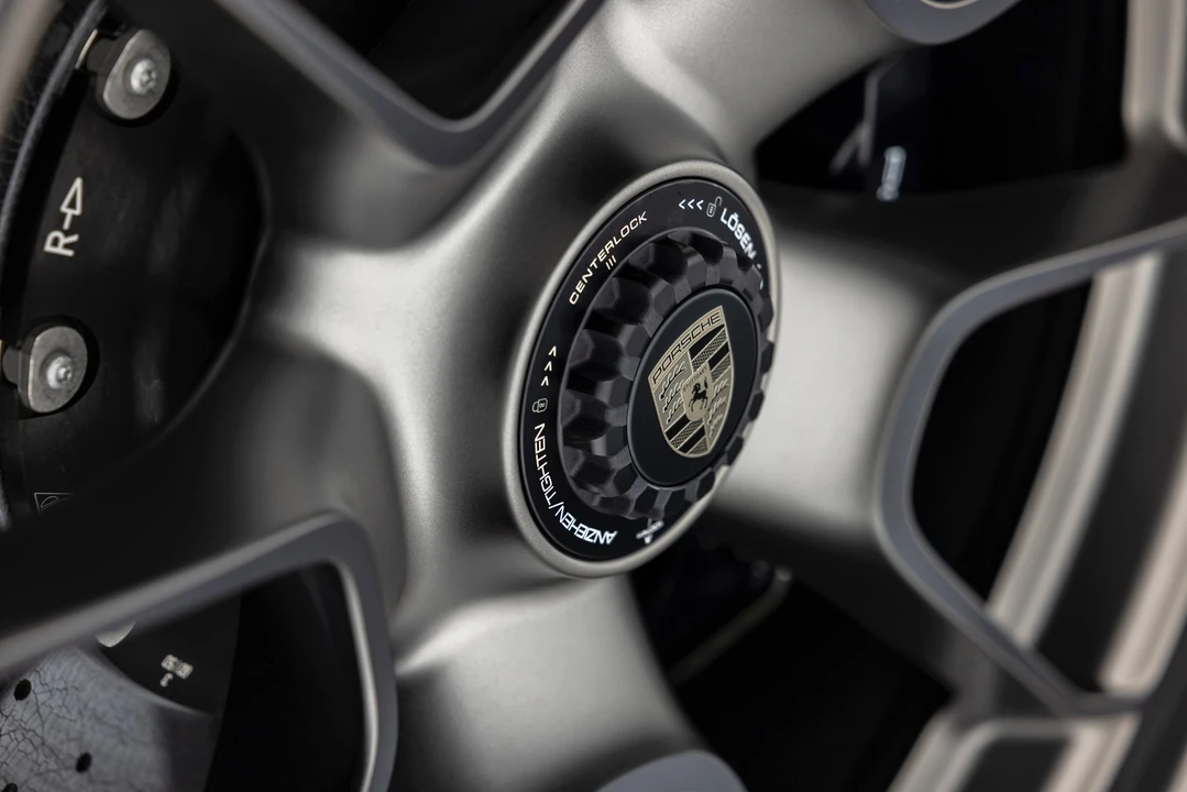 2025 Porsche 992 Turbo - Image 29 of 31