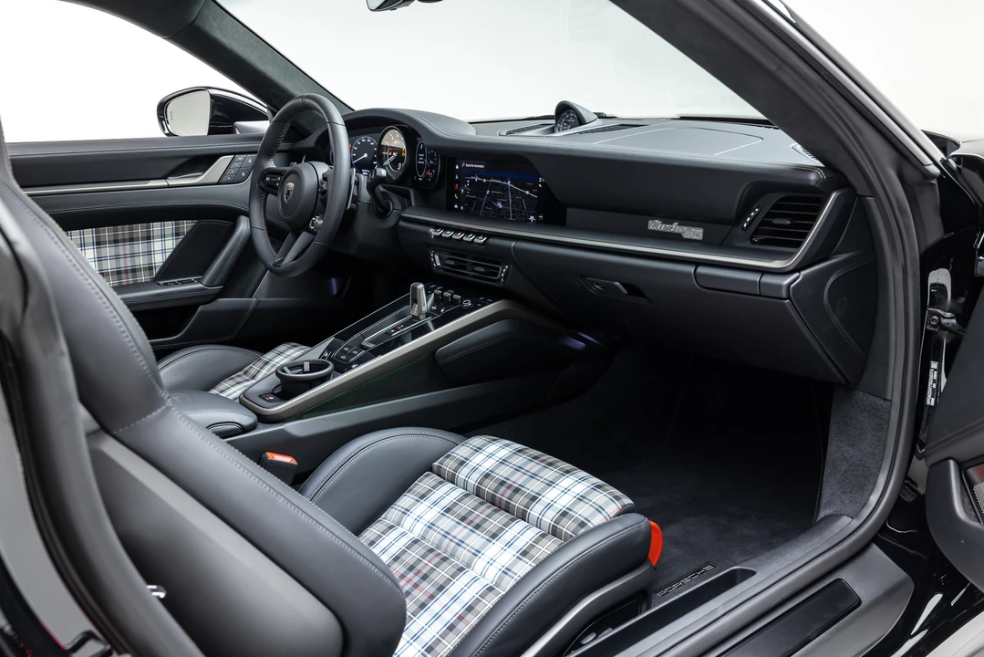 2025 Porsche 992 Turbo - Image 17 of 31