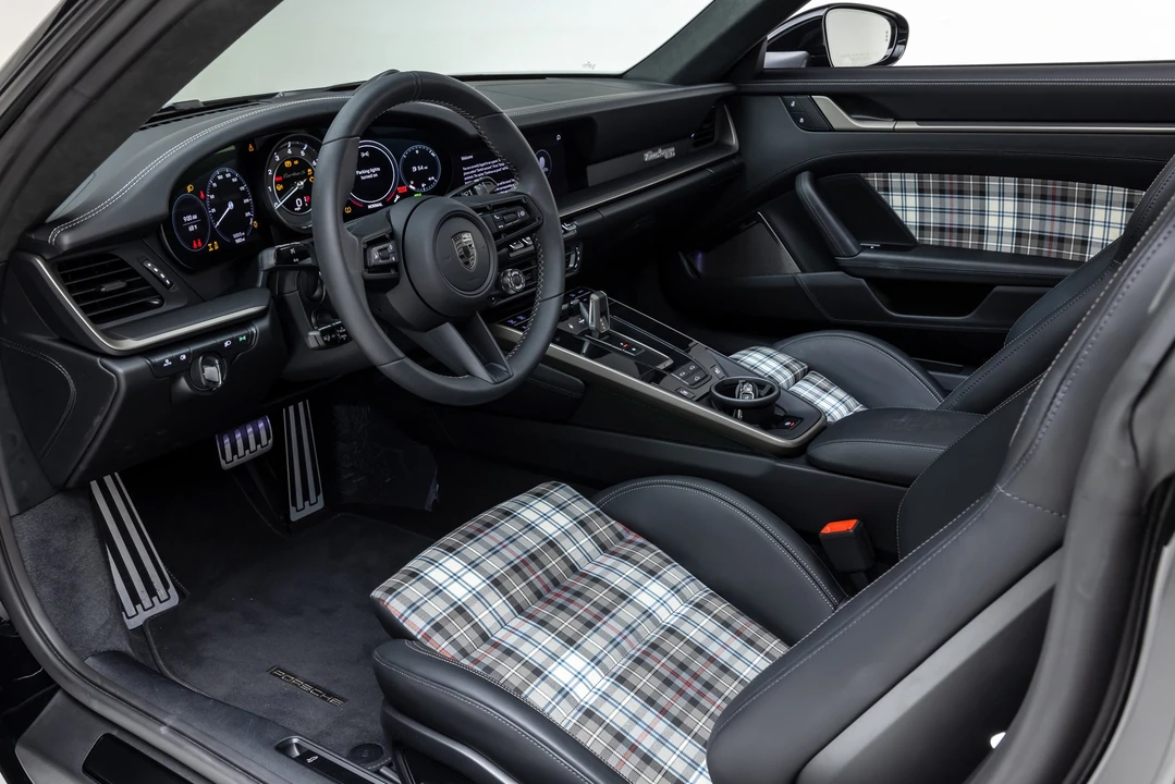 2025 Porsche 992 Turbo - Image 15 of 31