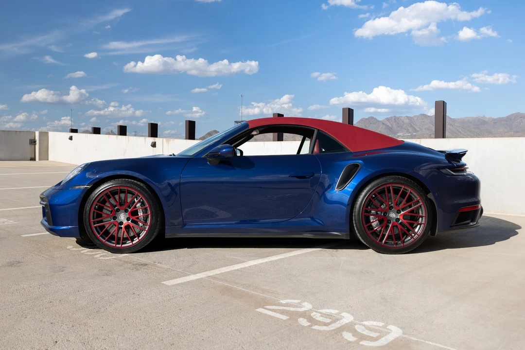 2025 Porsche 992 Turbo - Image 19 of 31