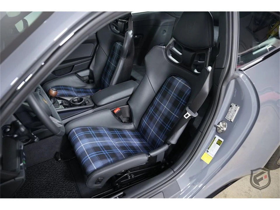 2025 Porsche 992 Carrera - Image 25 of 31