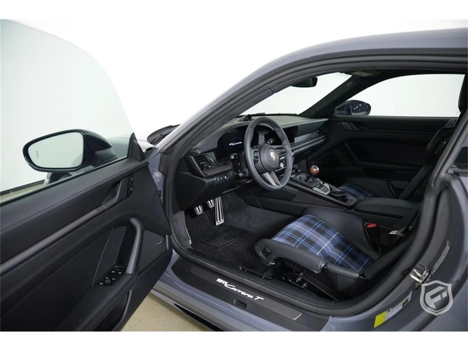 2025 Porsche 992 Carrera - Image 14 of 31