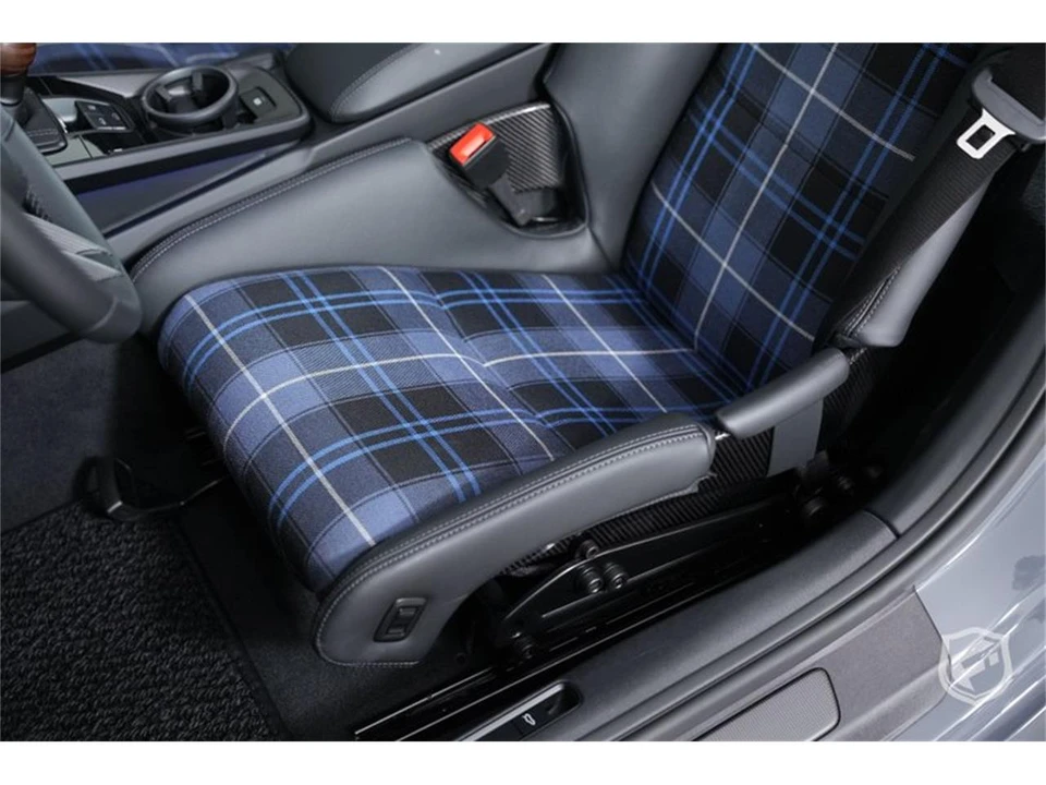 2025 Porsche 992 Carrera - Image 27 of 31