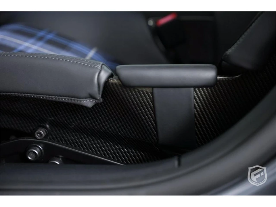 2025 Porsche 992 Carrera - Image 28 of 31