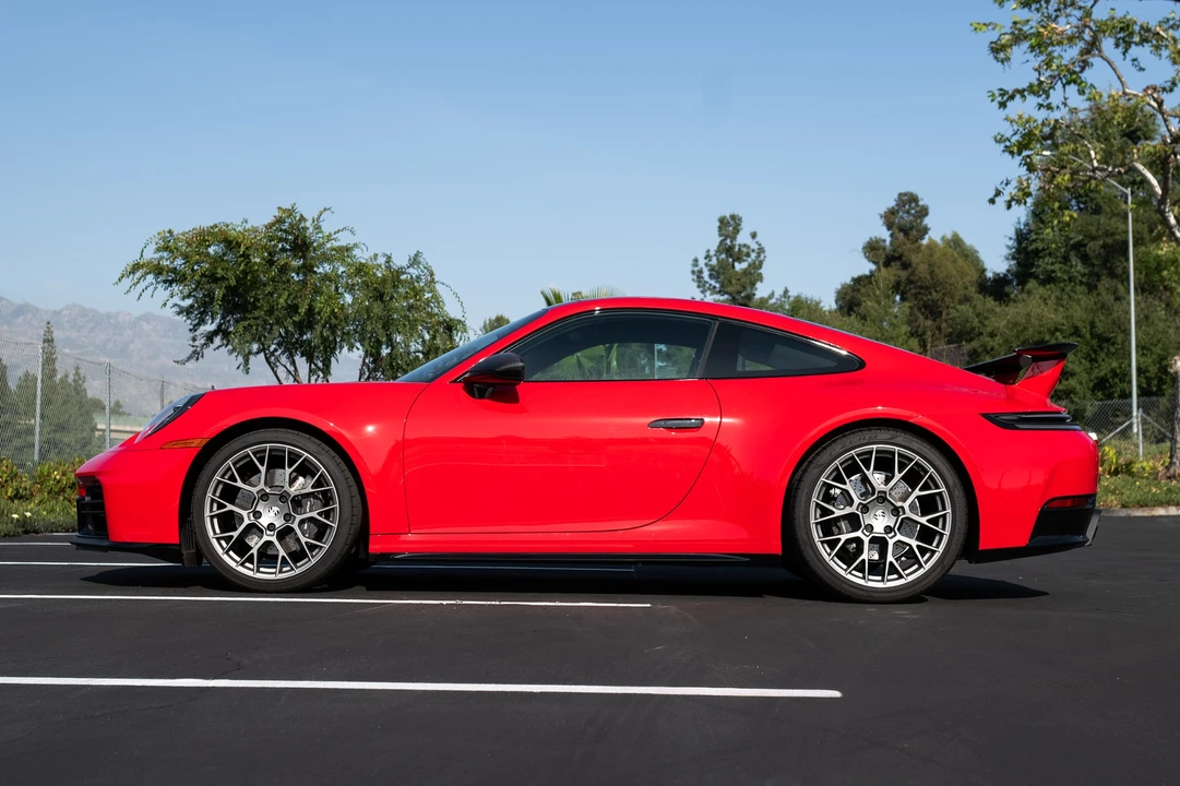 2025 Porsche 911 - Image 8 of 31