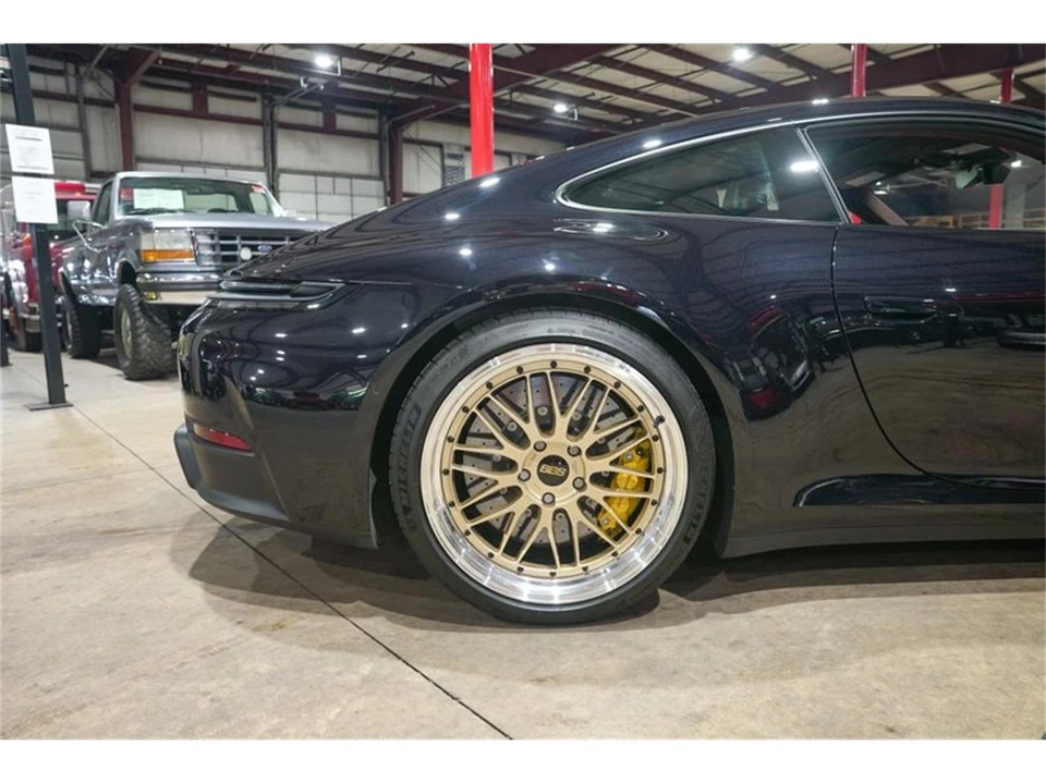 2025 Porsche 992 Carrera - Image 9 of 31