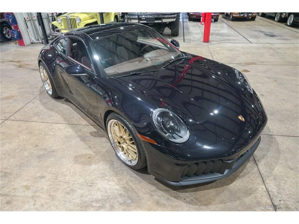 2025 Porsche 992 Carrera - Image 14 of 31