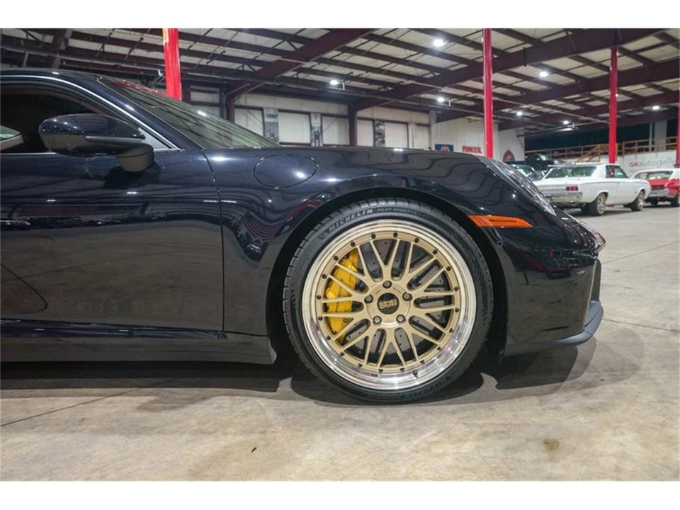 2025 Porsche 992 Carrera - Image 11 of 31