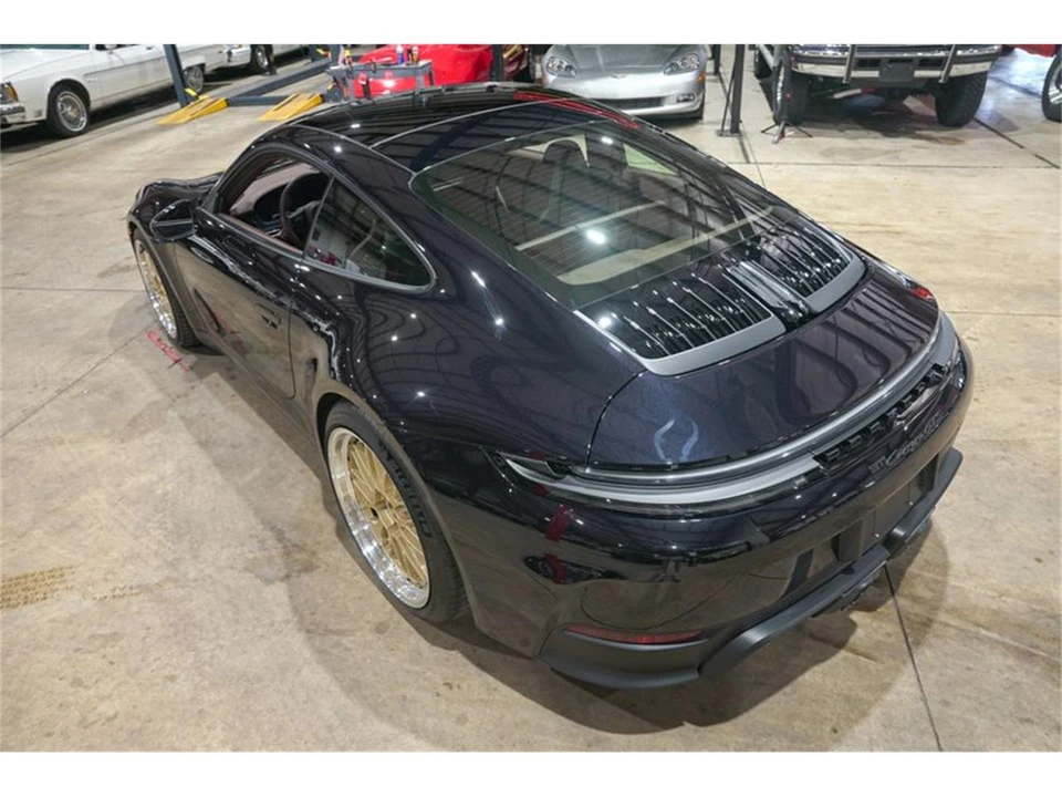 2025 Porsche 992 Carrera - Image 16 of 31
