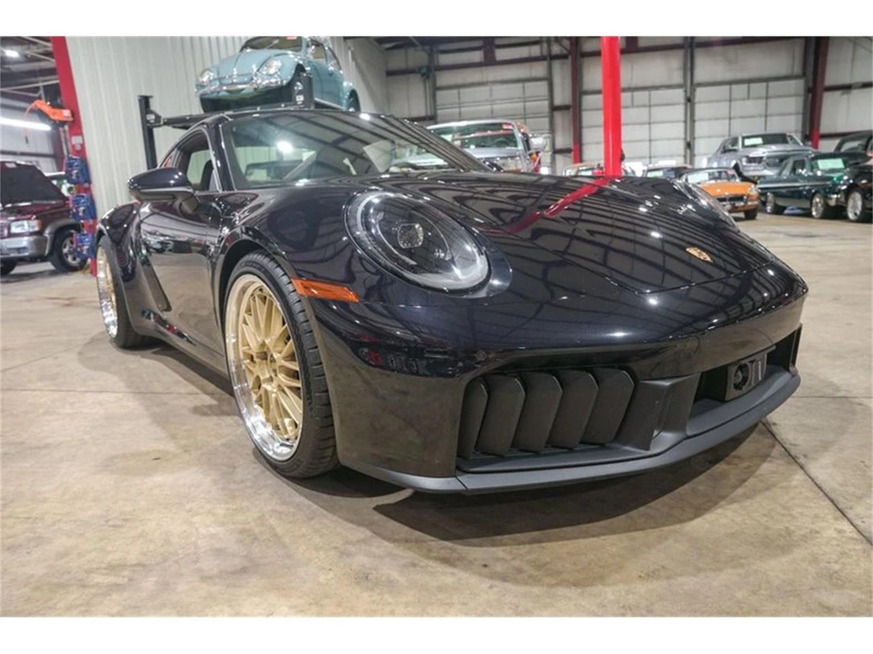 2025 Porsche 992 Carrera - Image 12 of 31