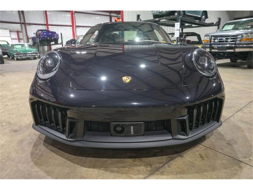 2025 Porsche 992 Carrera - Image 13 of 31