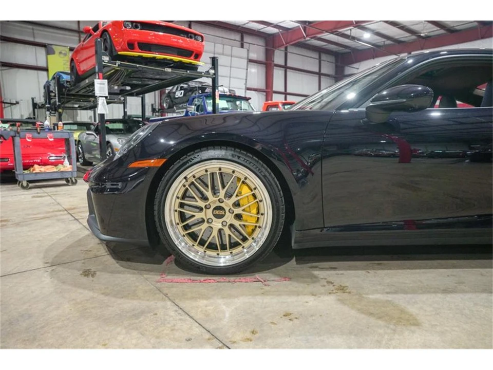 2025 Porsche 992 Carrera - Image 3 of 31