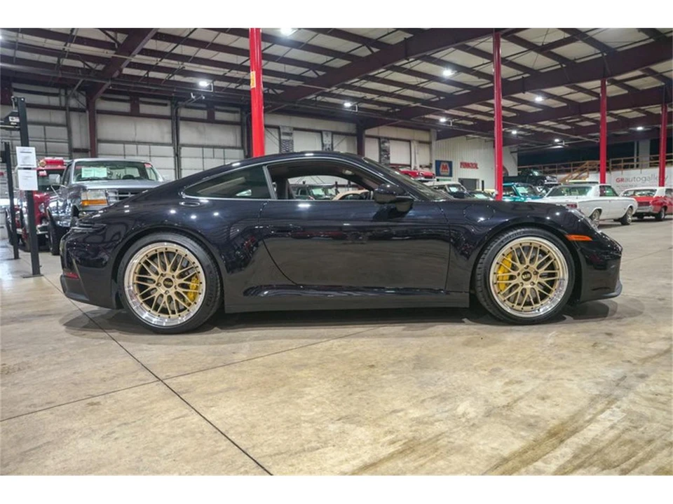2025 Porsche 992 Carrera - Image 10 of 31