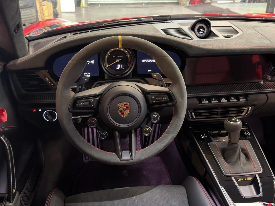 2025 Porsche 992 Carrera - Image 18 of 28