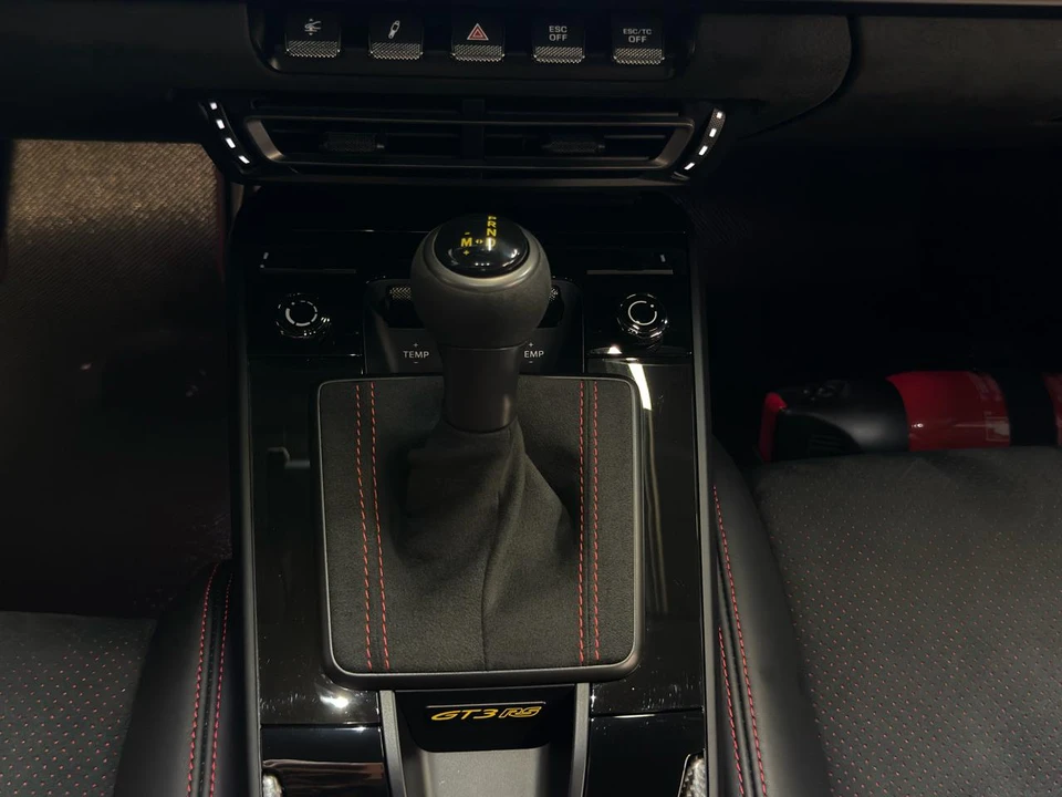 2025 Porsche 992 Carrera - Image 24 of 28