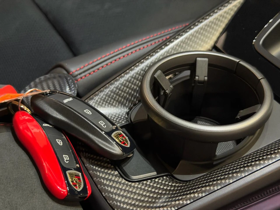 2025 Porsche 992 Carrera - Image 25 of 28