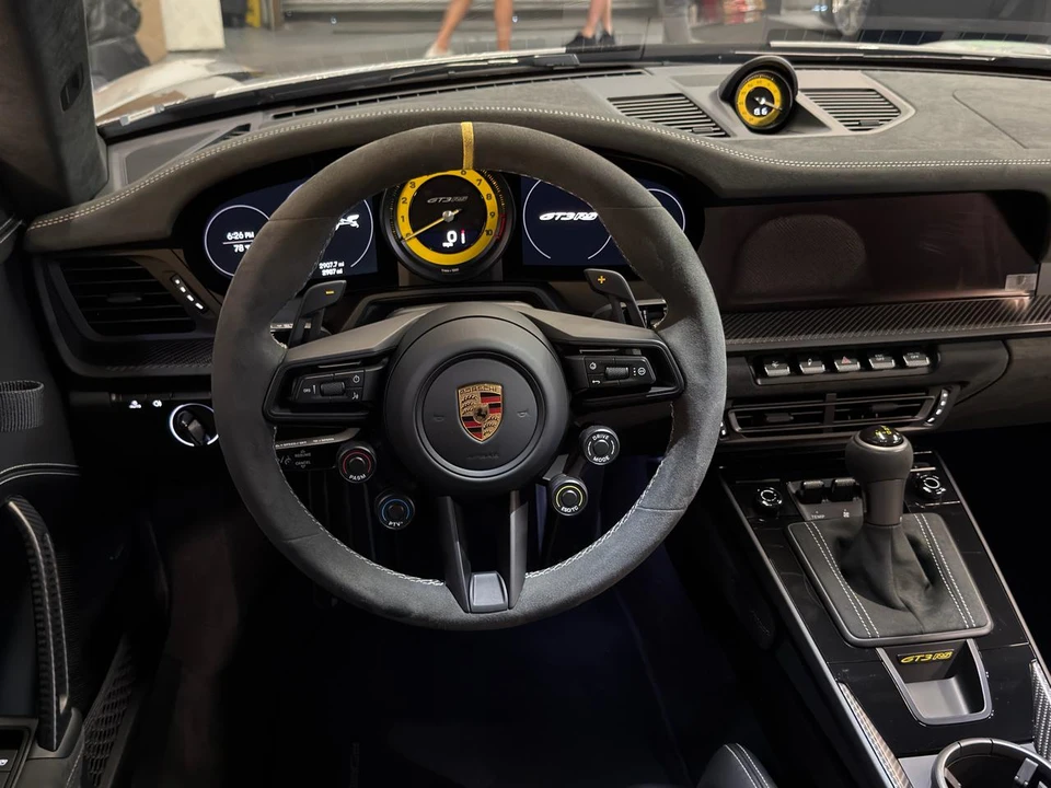 2025 Porsche 992 Carrera - Image 18 of 29