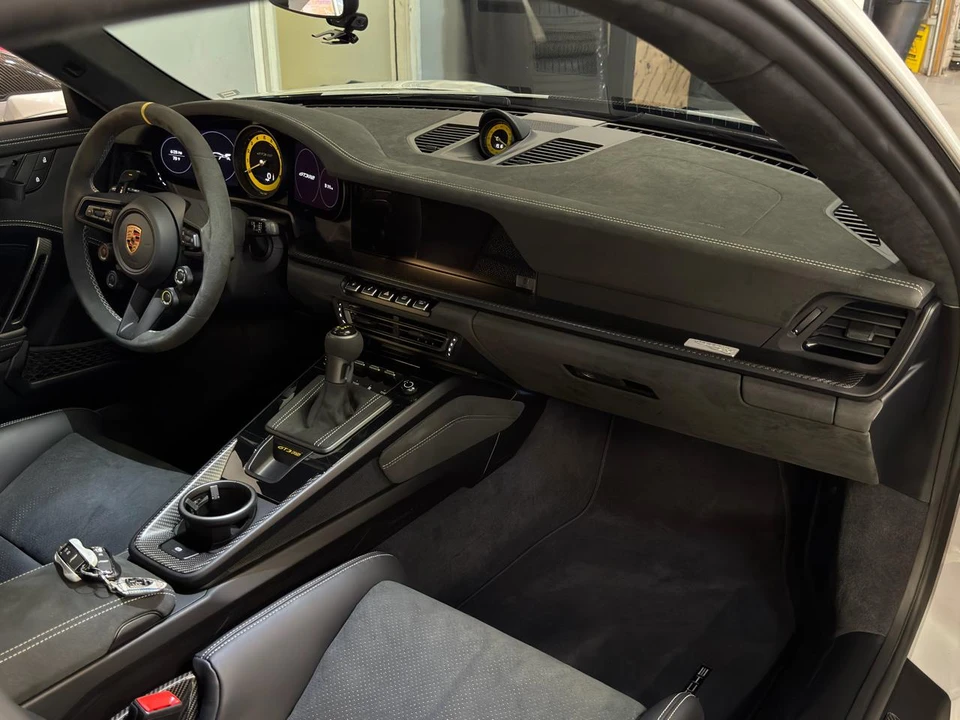 2025 Porsche 992 Carrera - Image 22 of 29