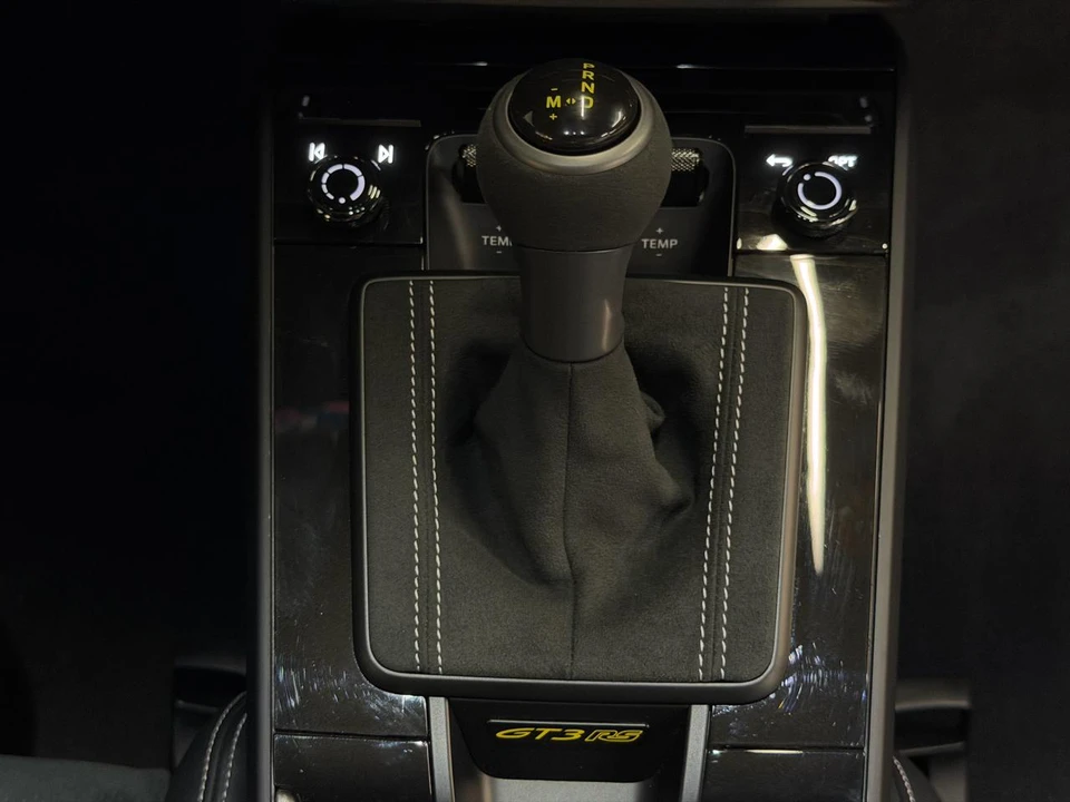 2025 Porsche 992 Carrera - Image 25 of 29