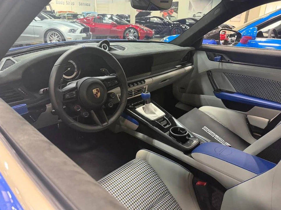 2025 Porsche 992 Carrera - Image 3 of 4