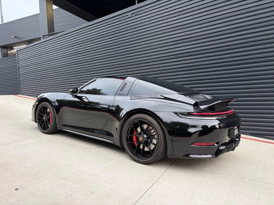 2025 Porsche 992 Carrera - Image 9 of 18