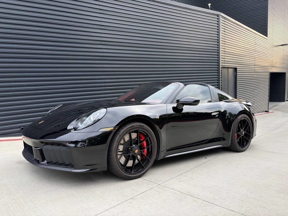 2025 Porsche 992 Carrera - Image 10 of 18