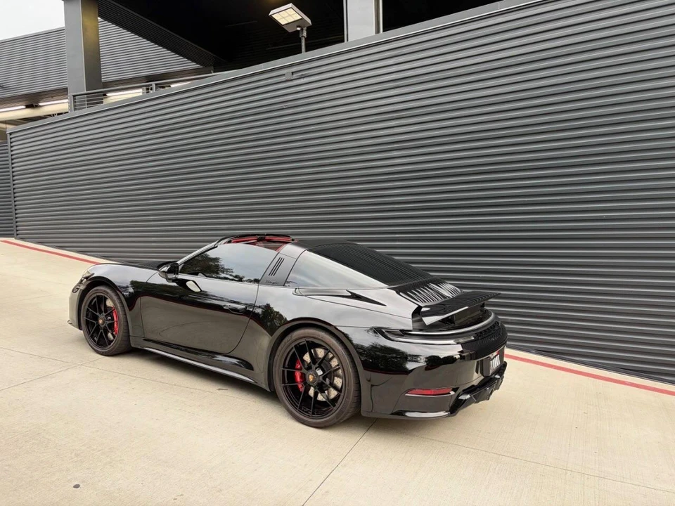 2025 Porsche 992 Carrera - Image 8 of 18