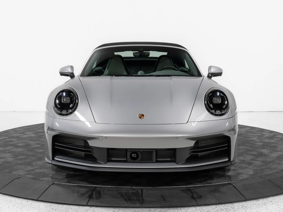 2025 Porsche 911 - Image 27 of 31