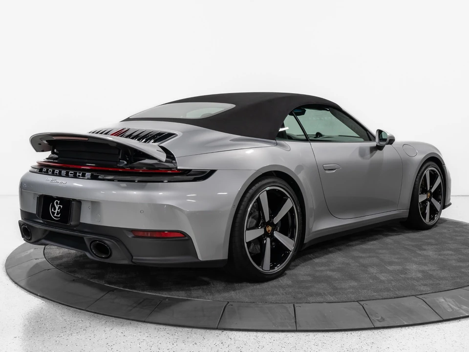2025 Porsche 911 - Image 23 of 31
