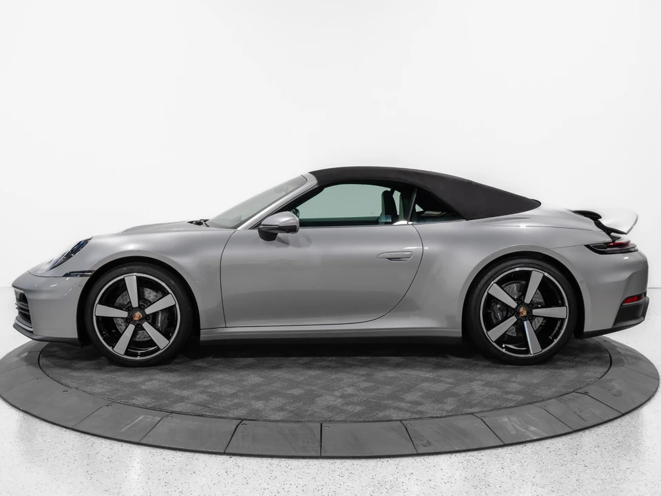 2025 Porsche 911 - Image 18 of 31